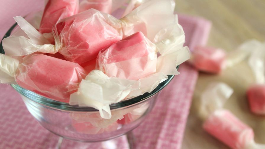 SavourMiss's tweet photo. Happy #NationalTaffyDay!
#taffy #saltwatertaffy https://t.co/xW6uOd9SHV