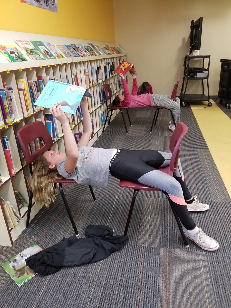 MrRiversPCB's tweet photo. When you're waiting for #EQAO to be over! #readingupsidedown #thesewordslookfunny https://t.co/GrXecGZtmt