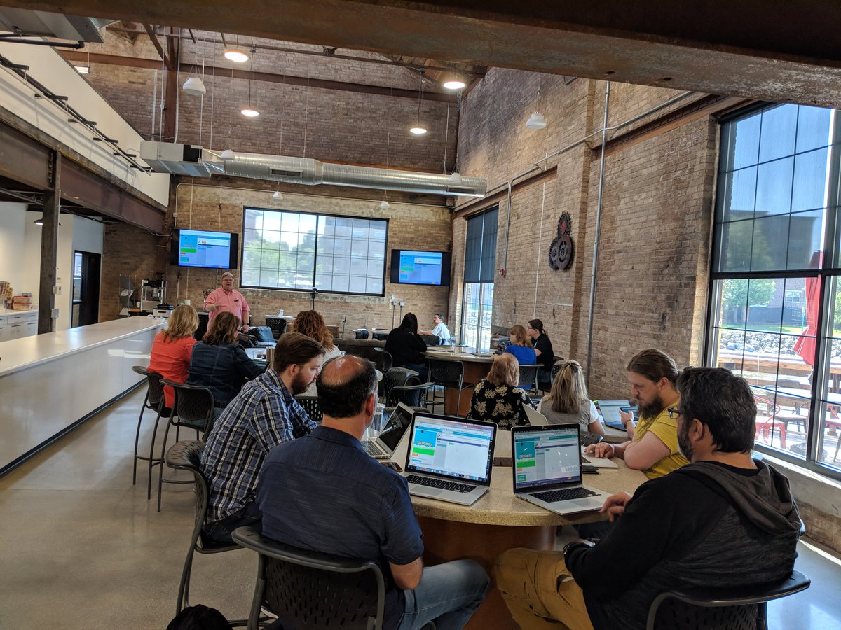 rvcgoldeneagles's tweet image. .@ProfessorGeek took his #HourofCode show on the road today with employees at @Ebates! #rvchourofcode