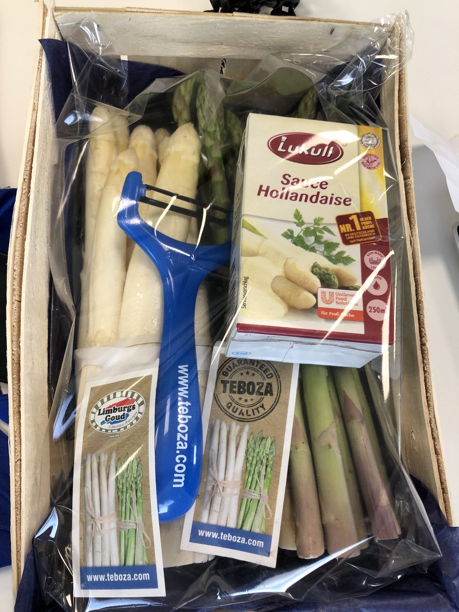 fredspijksma's tweet photo. Vandaag heerlijk @tebozAsperge aspergepakketje ontvangen uit de handen van @Dekkie55 namens @deWortelepin #datgaatsmaken https://t.co/4ggjTK61EC