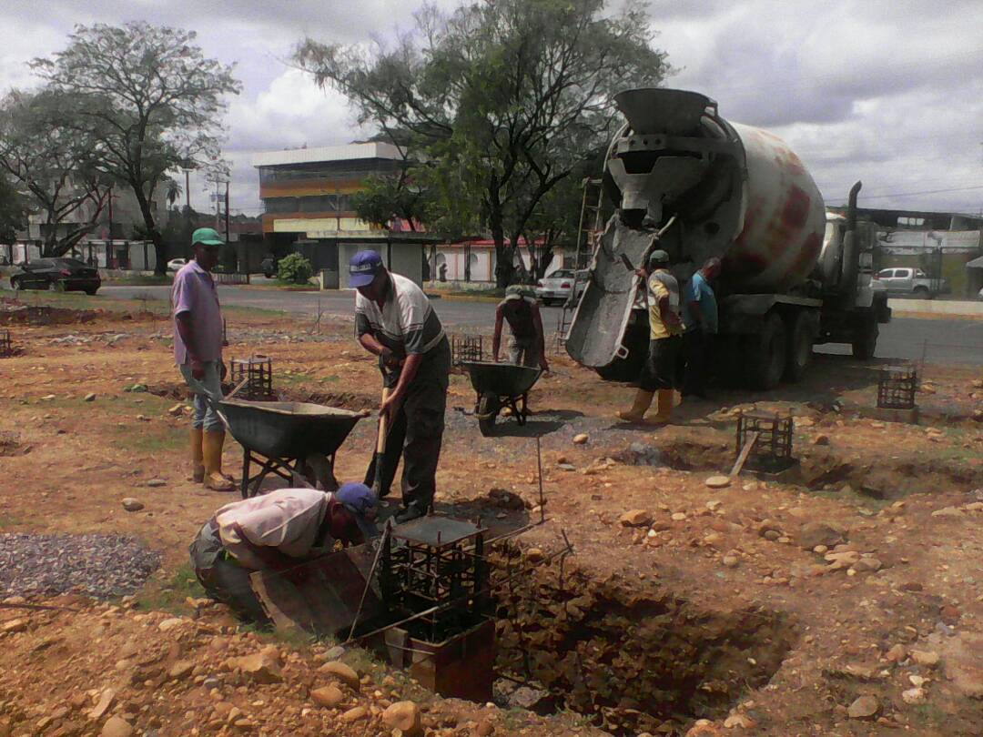 ESINSEPSA's tweet image. #Así continuamos con las actividades de vaciado de zapatas y pedestales en el Mercado Municipal de #Guanare cumpliendo con la instrucción del Gob @rafaelcalles y las políticas de Gobierno del Plan de la Patria del Pdte @NicolasMaduro comprometidos con nuestro Pueblo avanzamos.