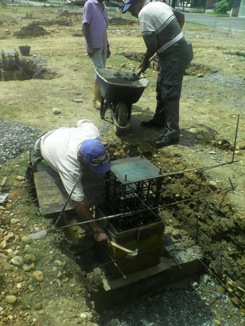 ESINSEPSA's tweet image. #Así continuamos con las actividades de vaciado de zapatas y pedestales en el Mercado Municipal de #Guanare cumpliendo con la instrucción del Gob @rafaelcalles y las políticas de Gobierno del Plan de la Patria del Pdte @NicolasMaduro comprometidos con nuestro Pueblo avanzamos.