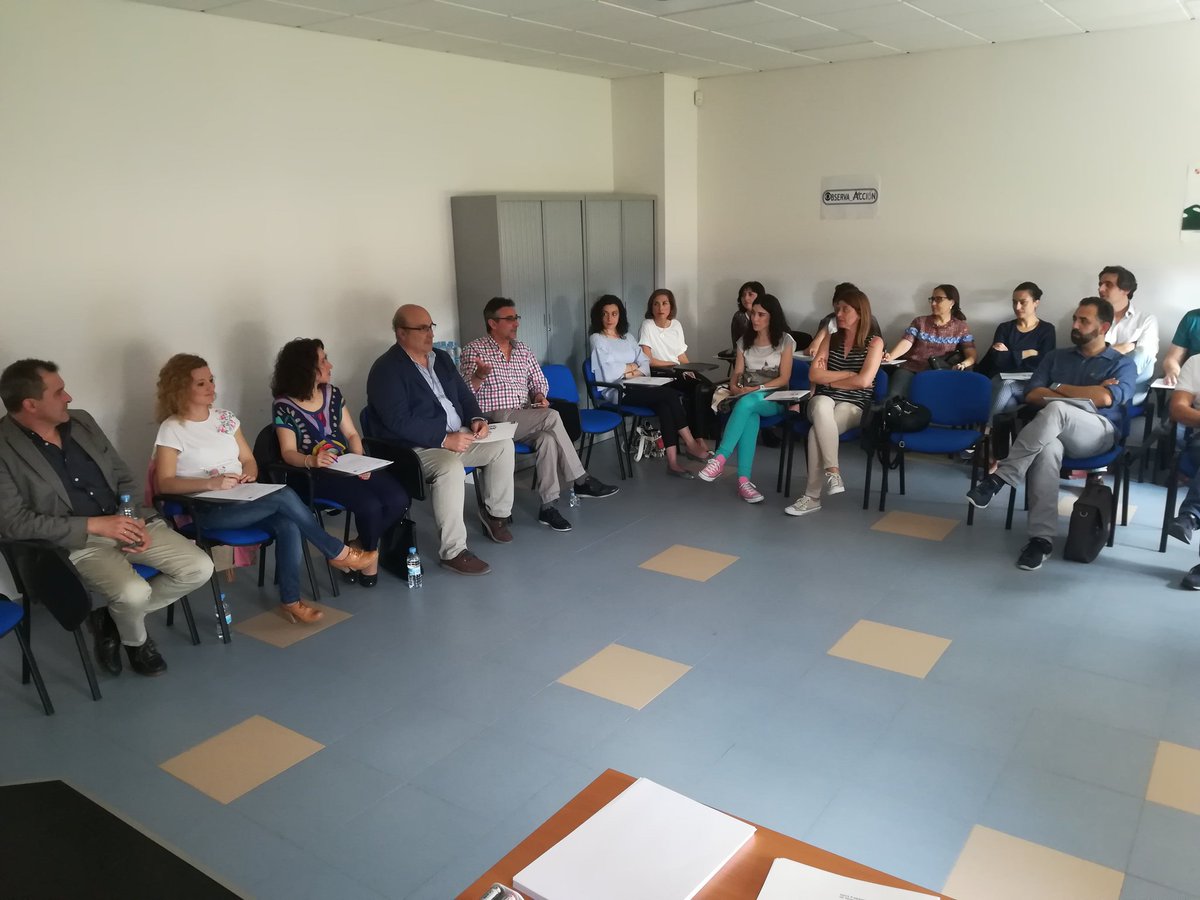 cfiezamora's tweet photo. #ProyectoPIEB Zamora-Nottingham.. Inauguración de la Jornada de evaluación, cierre y difusión del Proyecto a cargo del Director Provincial de Educación de Zamora D. Fernando Javier Prada Antón y del Jefe de Servicio de Formaciónn @josealbertohe @LEADAcadTrust @educacyl @sepiegob https://t.co/DrkIrF5Avm