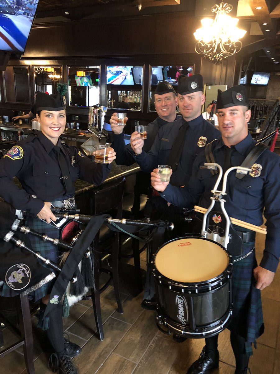 darkislepiper's tweet photo. Two Gigs and a wedding for this #ladyPiper 🥃 @MyCraftonHills @ChinoValleyNews #FirePipesandDrums #darkislebagpiper https://t.co/LyejrNJRhN