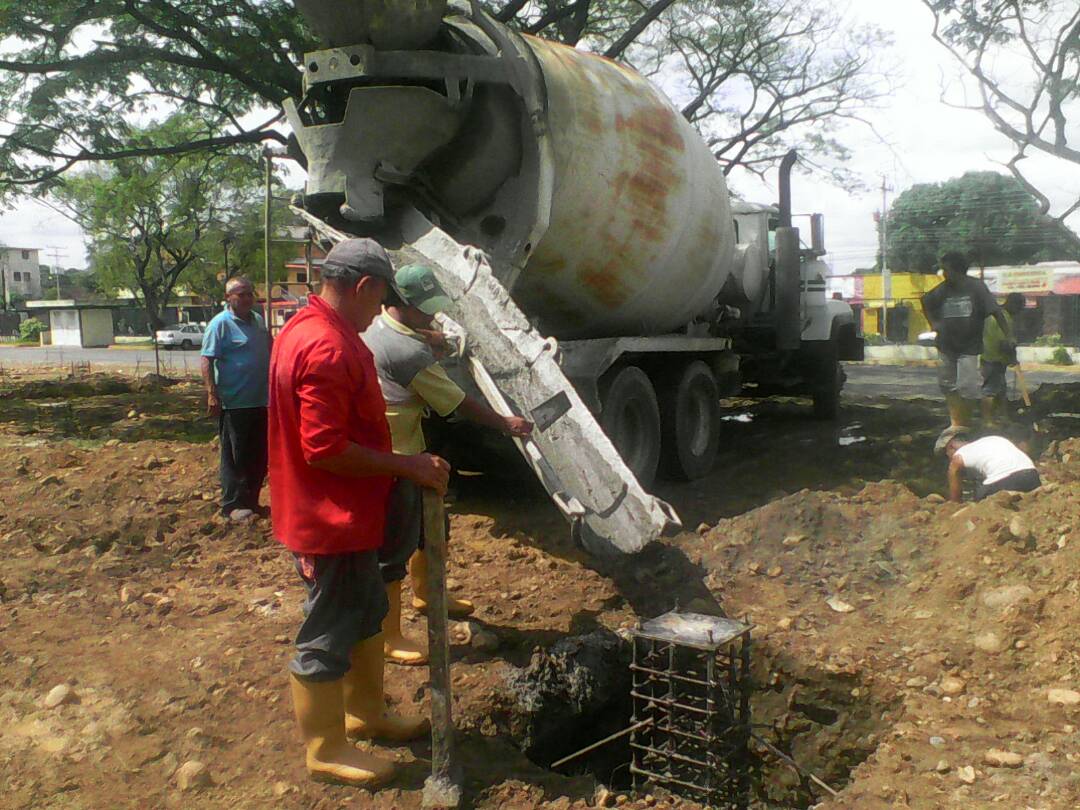ESINSEPSA's tweet image. #Así continuamos con las actividades de vaciado de zapatas y pedestales en el Mercado Municipal de #Guanare cumpliendo con la instrucción del Gob @rafaelcalles y las políticas de Gobierno del Plan de la Patria del Pdte @NicolasMaduro comprometidos con nuestro Pueblo avanzamos.