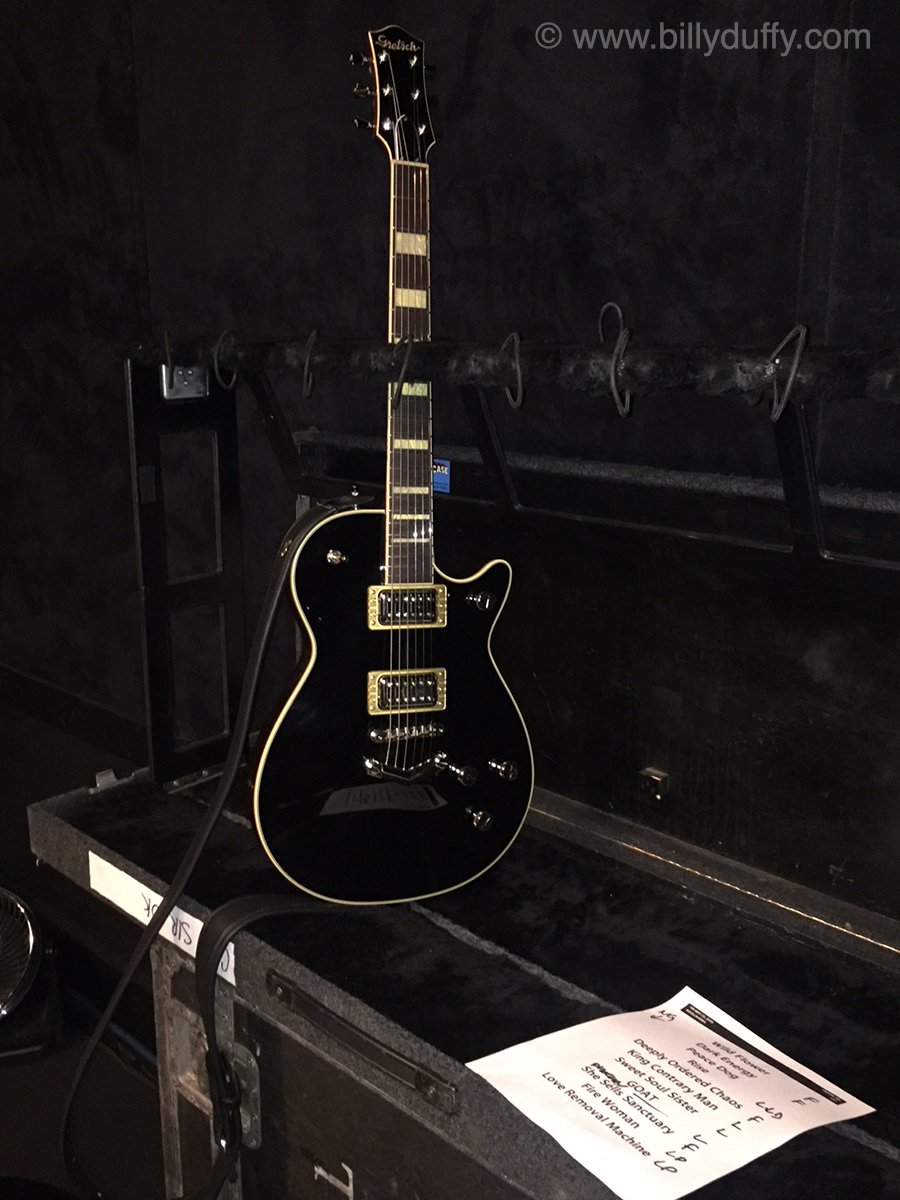 TheBillyDuffy's tweet photo. Off to @Rocklahoma to kick the tires of this baby... somewhere between a Les Paul and a Falcon maybe... my new Gretsch 6228...
like it so far…

#billyduffy #gretsch #G6228 #playerseditionjet #thecult #live #rocklahoma @GretschUSA @gretsch @fredgretsch https://t.co/4L0TCtfmZ6