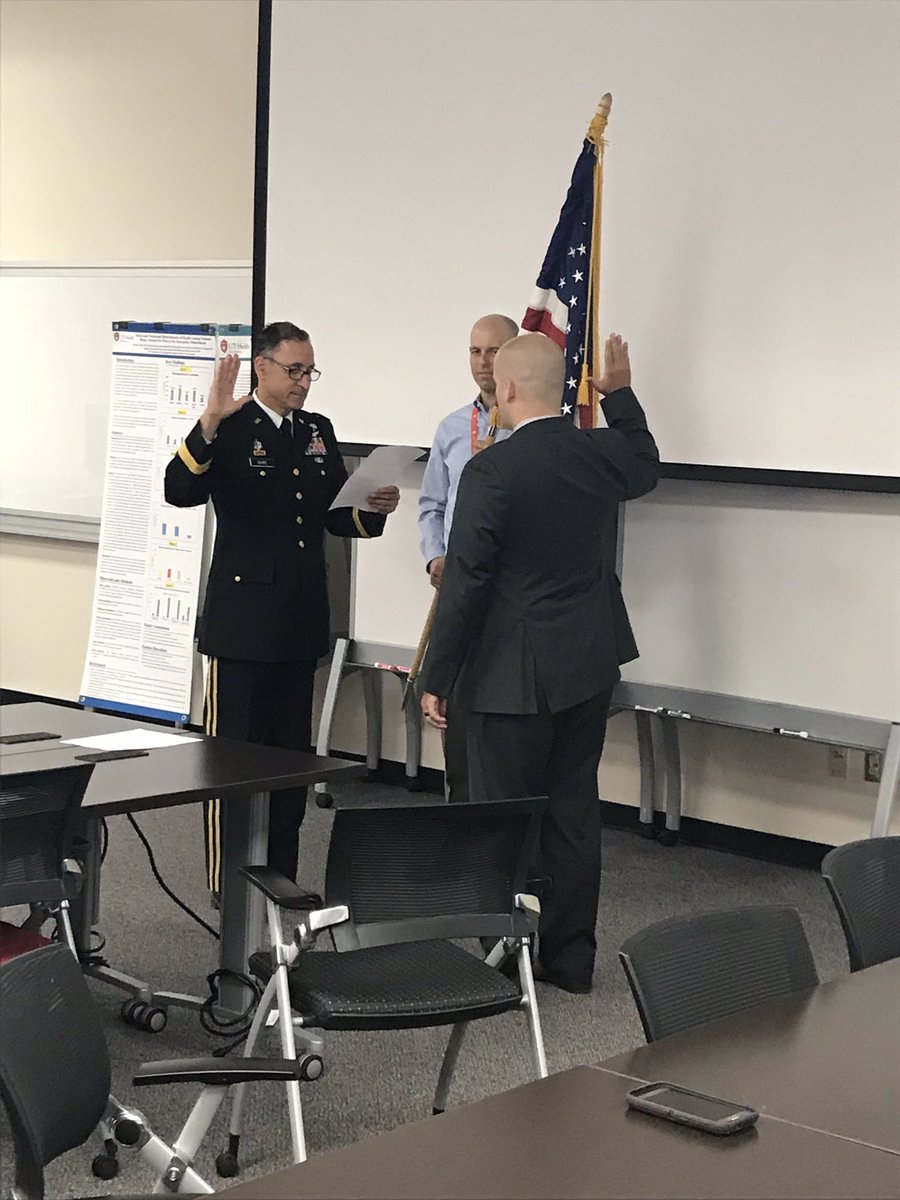 #Congratulations to the Army Reserve's newest #EmergencyMedicine #Physician, Dr. Z. Kendrick! Commissioned today by MG Daniel Dire at UT Health San Antonio.
#ArmyMedicine
@5_MRB_USAREC @USARECPAO <a href="/807mcds/">807th Medical Cmd.</a> <a href="/SAMedicalRctgCo/">San Antonio Med Rctg</a> <a href="/SATXmrc/">SFC Colin Rawlings</a> <a href="/MRB_CDR/">MRB_CDR</a> <a href="/MRB_CDR/">MRB_CDR</a> <a href="/UTHealthSA/">UT Health San Antonio</a>