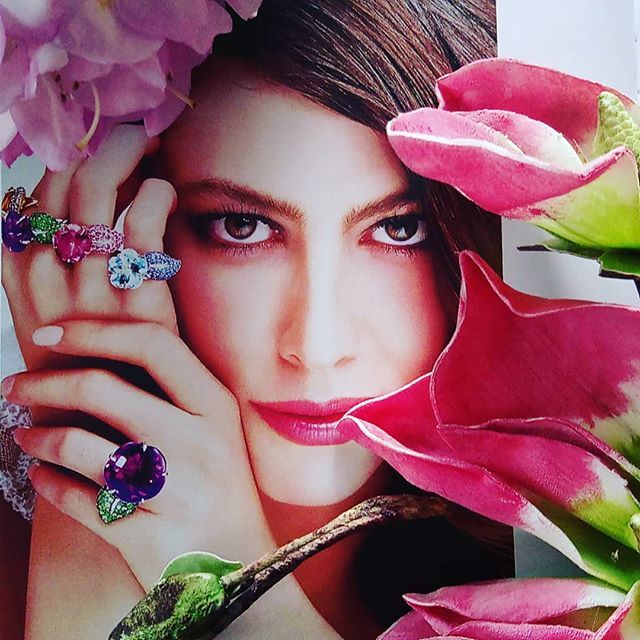 TINAKORTMANN1's tweet photo. 🌸Anna Mougalis wears #Chanel 'Camelias Aquatiques' rings in 18-carat white Gold and semi-precious stones 🌸Happy wednesday friends 🌸
.
.
@prilaga #art #photooftheday #simpleandpure #instagood #minimalninja #minimalisbd #simplicity #instaminim #keepits… https://t.co/4sXO7hMz7E https://t.co/lzbrzNvdIr
