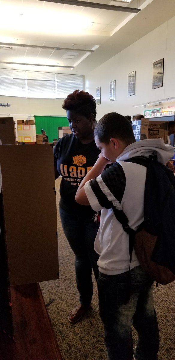 AspasiaAngelou's tweet photo. John Marshall's 2018 Science & Engineering fair! #JMBears #ProudPrincipal #BeTheChange #ServantLeader @jmbearsokc @OKCPS @WmStubbs https://t.co/0P4u0w0FJ0