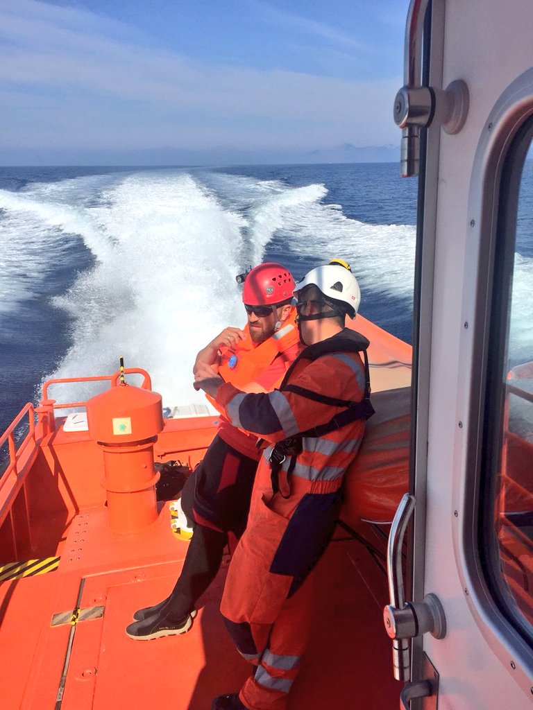 UMEgob's tweet photo. Hemos perdido la cuenta de las veces que hemos podido trabajar a vuestro lado. Es un placer participar con vosotros en estos ejercicios, os movéis como pez en el agua. #EBUME #BIEM3 https://t.co/vhwHGRAKPk
