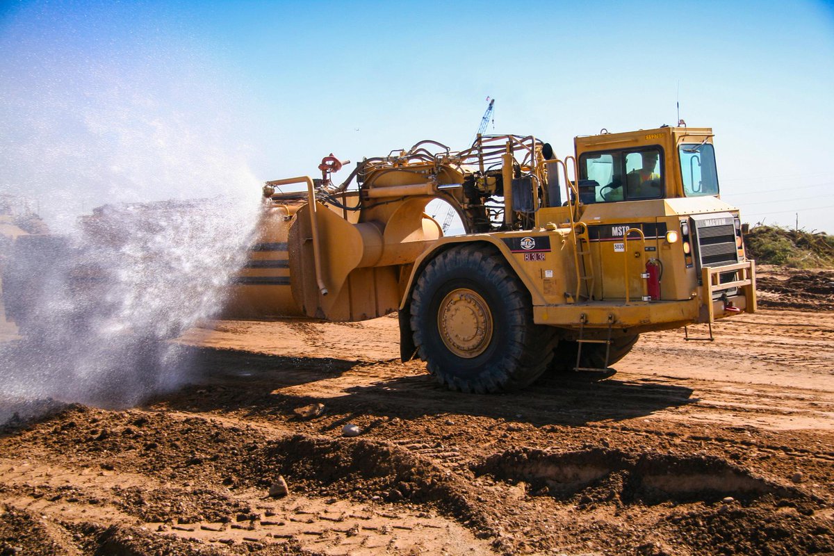 empirecat's tweet photo. Dirt control never looked so good. #WatertruckWednesday @MegaCorpWW https://t.co/1SVmI1SFXt