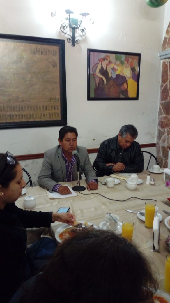 PepeTejedaC's tweet photo. El agua es un derecho humano. En conferencia de prensa presentamos nuestra propuesta: no a la privatización el agua, sí a la capacitación de los comités y la inversión en infraestructura. #CambioSeguro #VamosAGanar. @Javier_CasiqueZ @JuanCLastiri @EnriqueDogerG_ @PRIdePUEBLA https://t.co/IyQEwGqoP9