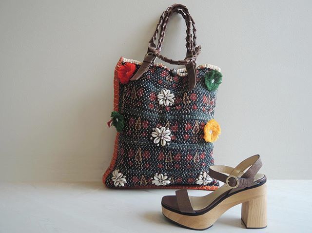 ilpellettiere's tweet photo. Spring summer 2018
collection online
copy and paste the link in your browser
https://t.co/Hzn3O8LEWK
#ilpellettieremilano @imayin.es #accessori #borsemoda #appareil #bags #womenhandbags #perline #borsetniche #sandals #leathersandals
#handbags … https://t.co/XDj2Z93Mxj https://t.co/DKDeWLBxnZ