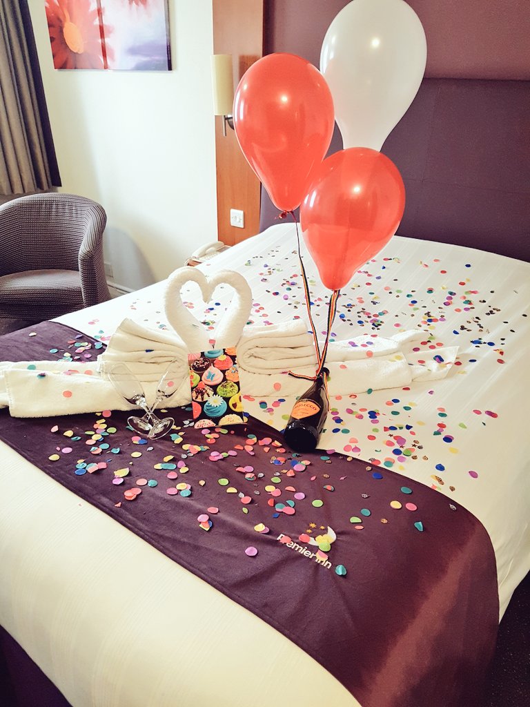 Wedding anniversary celebrated Euston stile! 🌟💕
<a href="/SDEBDD/">simon ewins</a> @R4chelMcKeeman <a href="/LauraEvans81/">Laura EvansWrobleski</a> <a href="/celia_bau/">Celia Bau</a> <a href="/taitharris/">alice tait-harris</a> <a href="/LAhMostloved/">LAhMostloved</a>