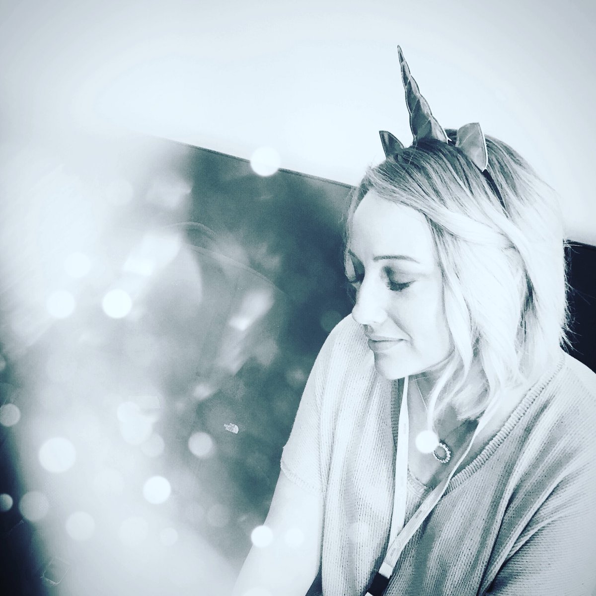 rnb_001's tweet image. RT @clarembee: My manager is a unicorn. 🦋⭐️✨ &quot;Don&apos;t take my photo.&quot; - Caitlin Stone. #badclient