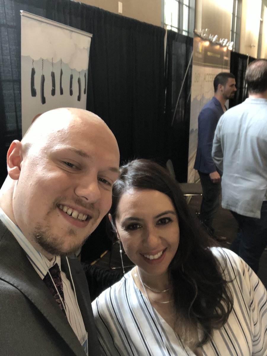 DarleneSagolili's tweet photo. @SalesCongress with @SteveJSinclair !  Come visit us in the tech alley! #bionicadvisor #prospecttopolicy #Insurtech #CRM @FinaeoHQ https://t.co/PTE2HJaSrp
