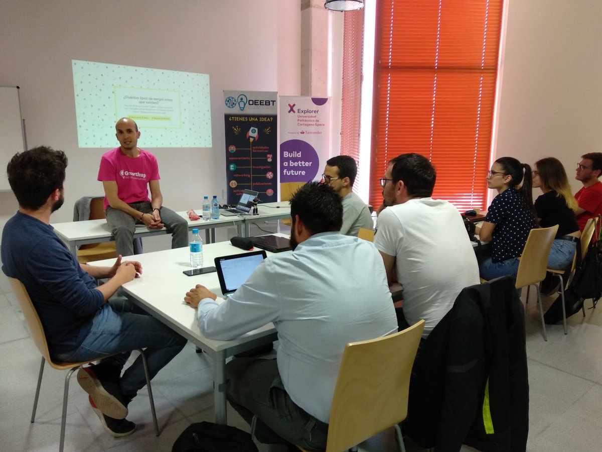 talentUPCT's tweet photo. 👁️🗨️ "Solo haciendo las preguntas más alocadas encontrarás las respuestas más sensatas" @vicampuzano en #Emprendinnova #ExplorerUPCT con casos de éxito de #GowthHacking 🏒 https://t.co/ddd7wMVfQa