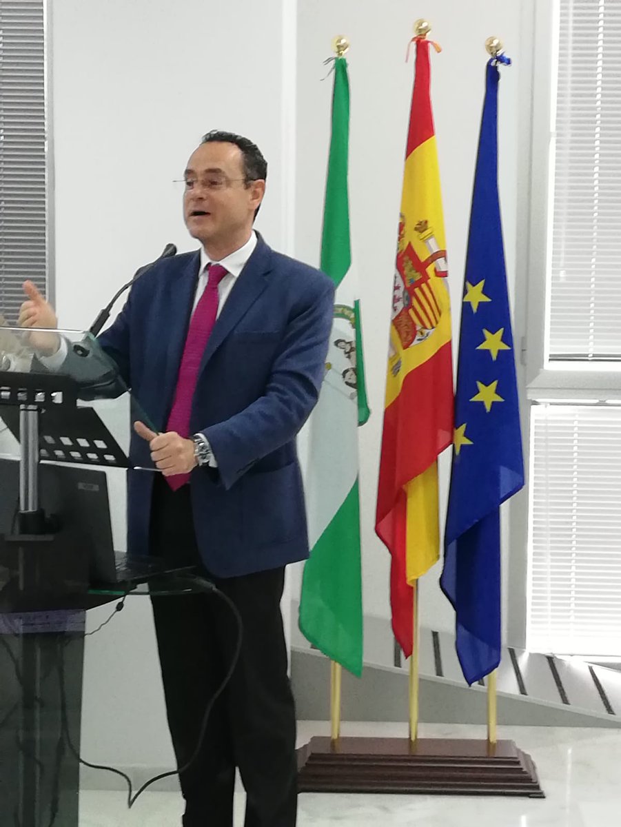 CISDEinfo's tweet photo. Pedro Baños @geoestratego desvela las claves del dominio del #poder mundial en @CISDEinfo ante un auditorio repleto en #Sevilla para presentar su libro #AsíSeDominaElMundo sobre #geopolítica y geoestrategia https://t.co/VuPBKQBqCq #seguridad #defensa #Sevillahoy https://t.co/xhCnX7JFMg