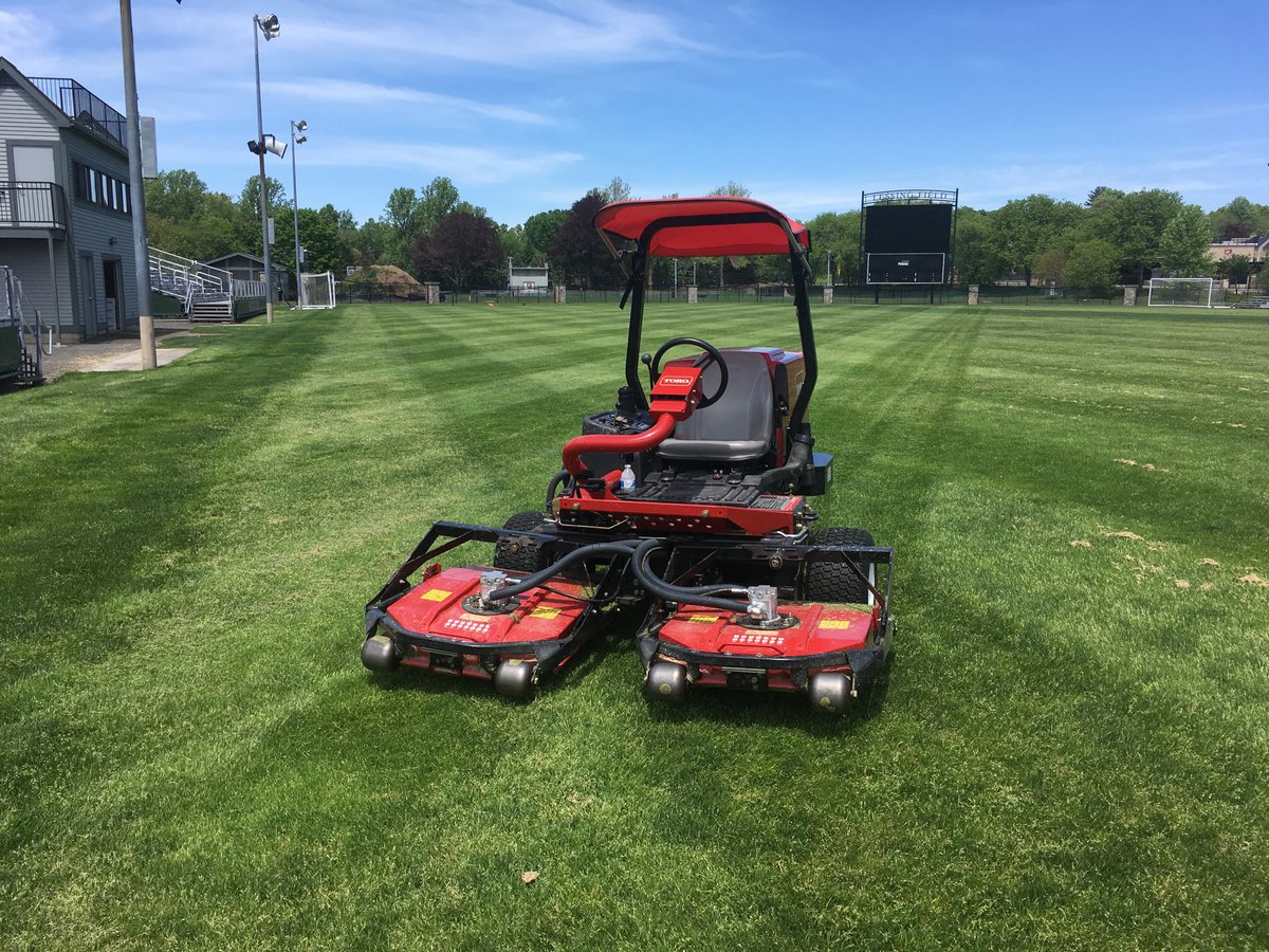StagsTurf's tweet photo. Nice day to be out mowing! @FairfieldStags #Lessingfield https://t.co/6JHKAMH0F0