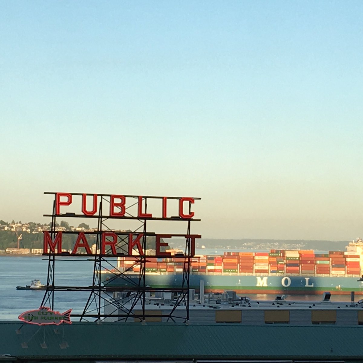 SaritaSchroder's tweet photo. Another early morning run and coffee from the original Starbucks at Pike Place Market – what a great way to kick-start the final day of #INTA2018! #KrogerusIP https://t.co/dYMCCIRmaJ