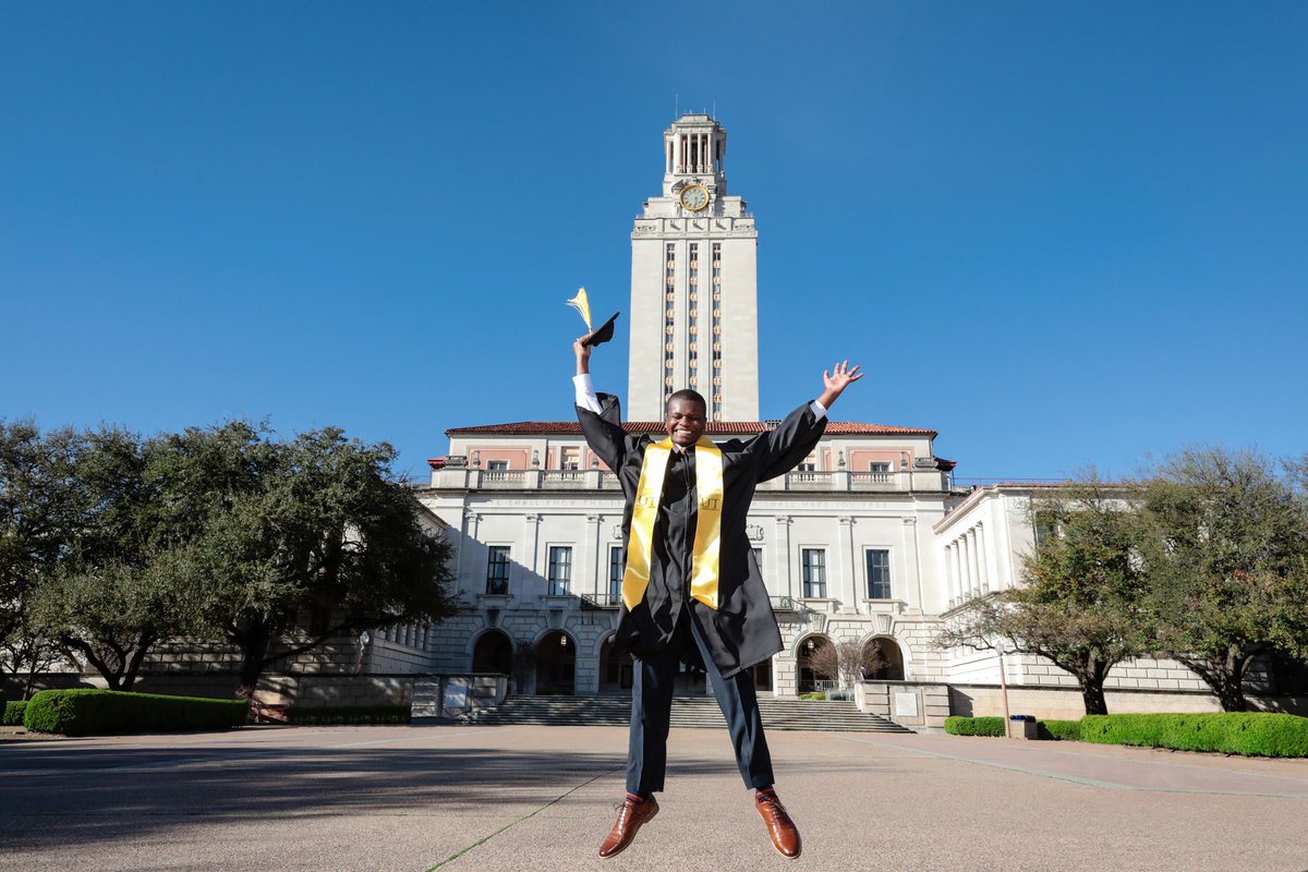 lcobb2000's tweet photo. Nicholas Cobb CNS BS in Computer Science. Look out Google here he comes!  #UTGrad18 @UTAustin @UTAustin2018 @UTCompSci @StudentDeanCNS https://t.co/E2LIireazV