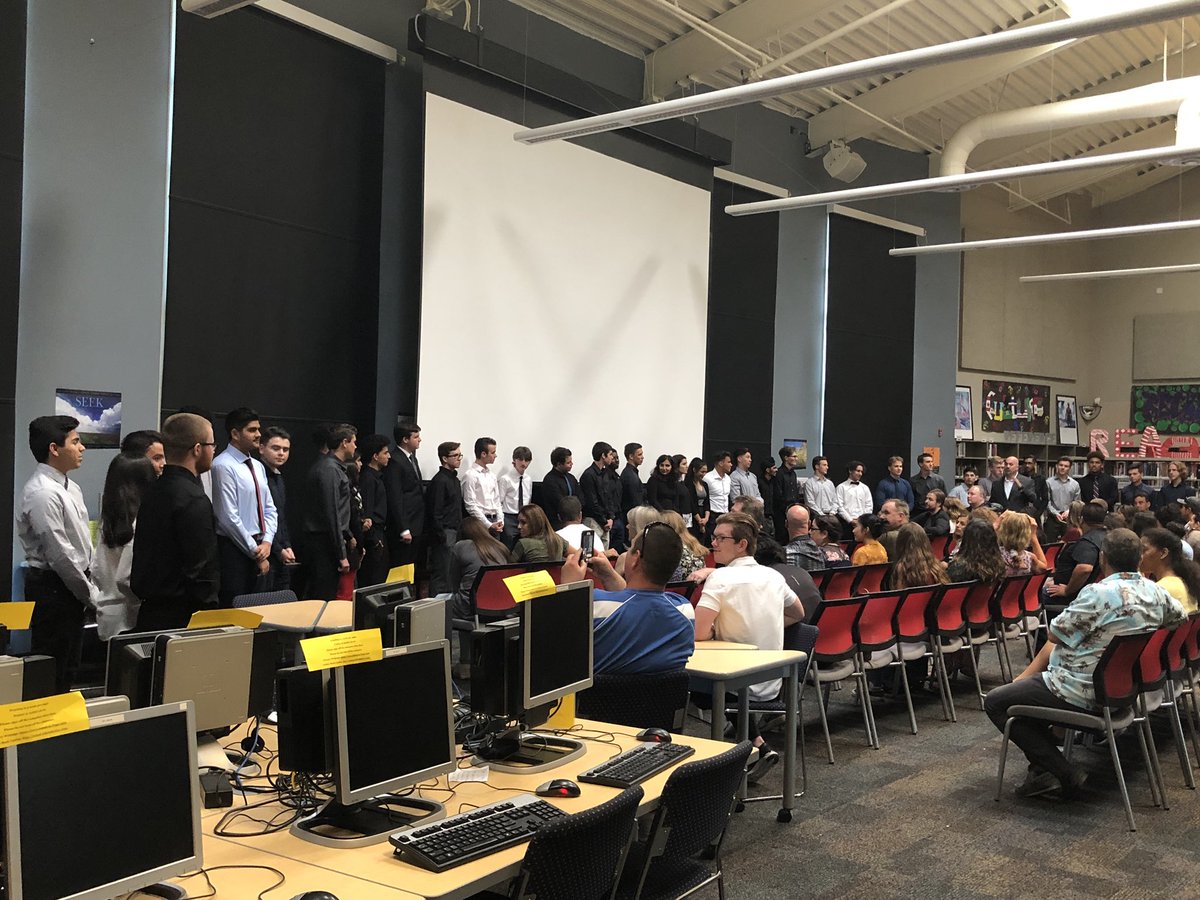 lmareeparker13's tweet photo. Titan engineers showcasing their final projects for EDD. What a talented group of kids (and a pretty awesome teacher!) @AntelopeTitans @stinsonengineer @AnhsEngineering @RJUHSD https://t.co/R9wCPYS24S