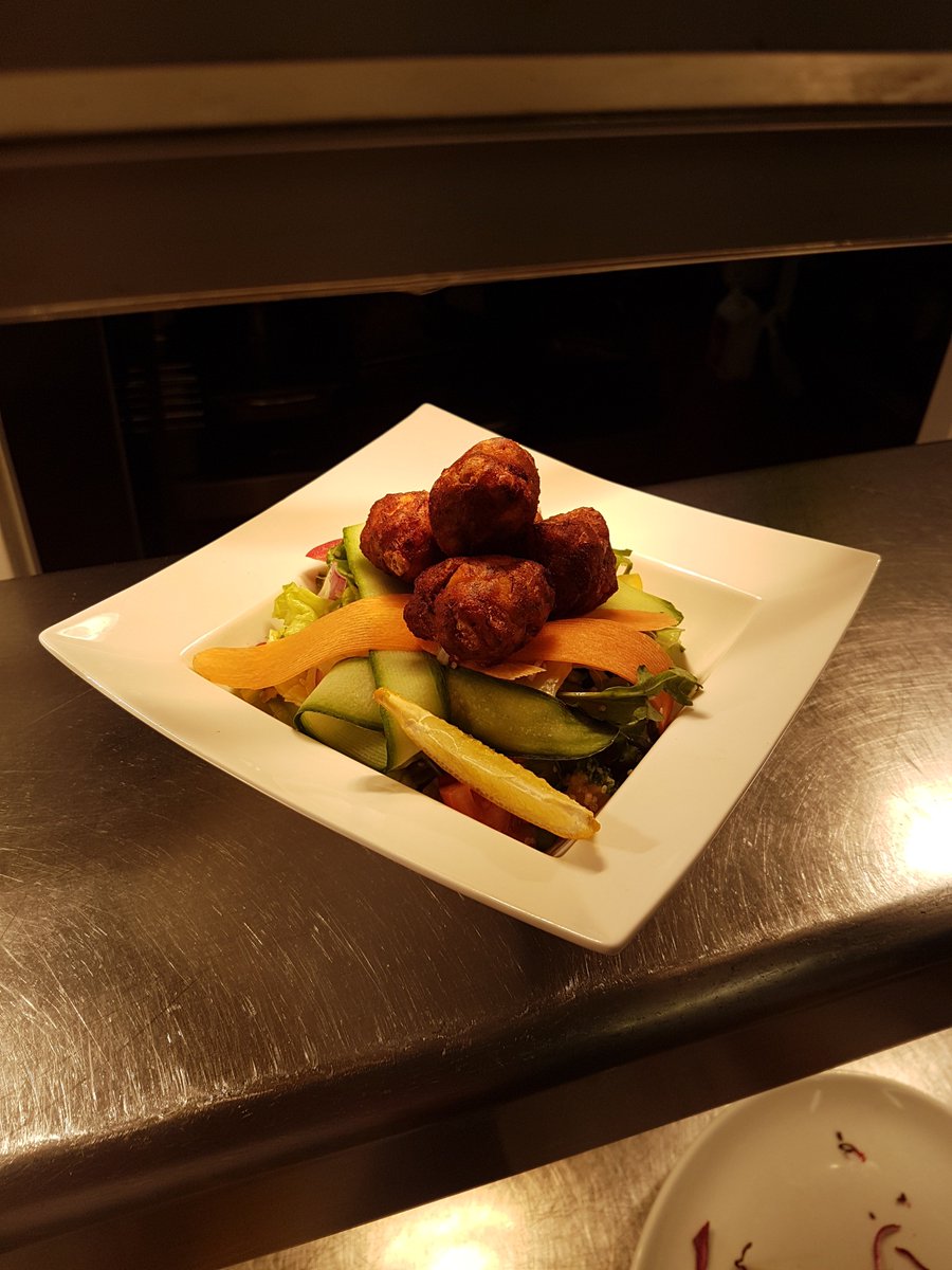 Feeling the warmth of #summer? and the call to the coast? Our swimsuit friendly #ramblewood salad bowls are launching 1st June, they can be topped with salmon, chicken, ribeye sterak, halluomi or Falafel #Peterborough #pub #pubfood