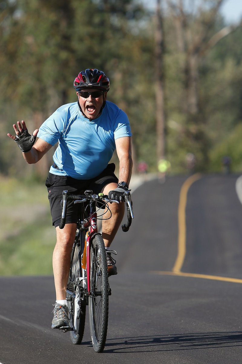 CalSGC's tweet photo. Reason to bike #23: You can totally rock a helmet! #WhyWeBike #MayIsBikeMonth https://t.co/NY4QWOGoqc