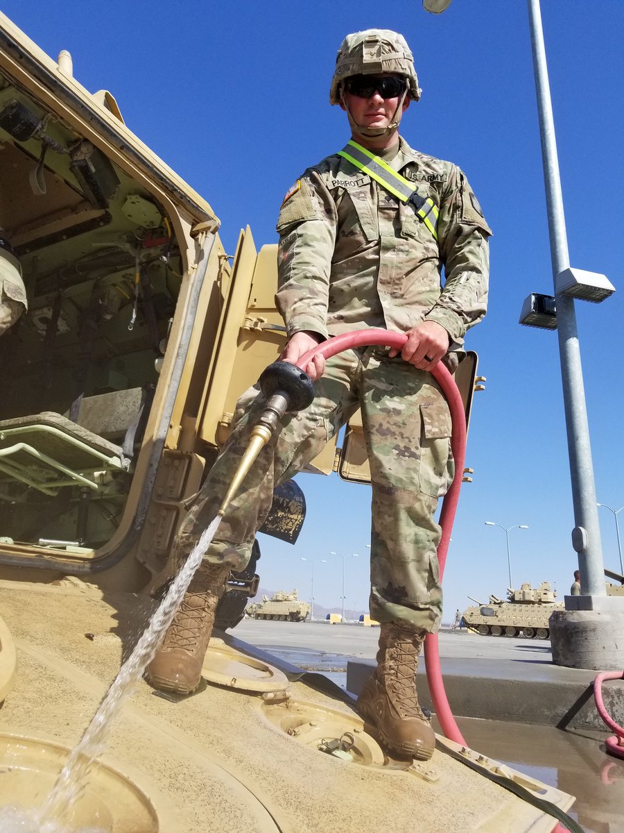 155ABCT's tweet image. After spending over 60 days in the field, @nationalguardMS Soldiers of Bravo and Charlie Troop, @1_98CAV  spend a day at the washrack to start recovery operations. #LightningFocus #155mob
