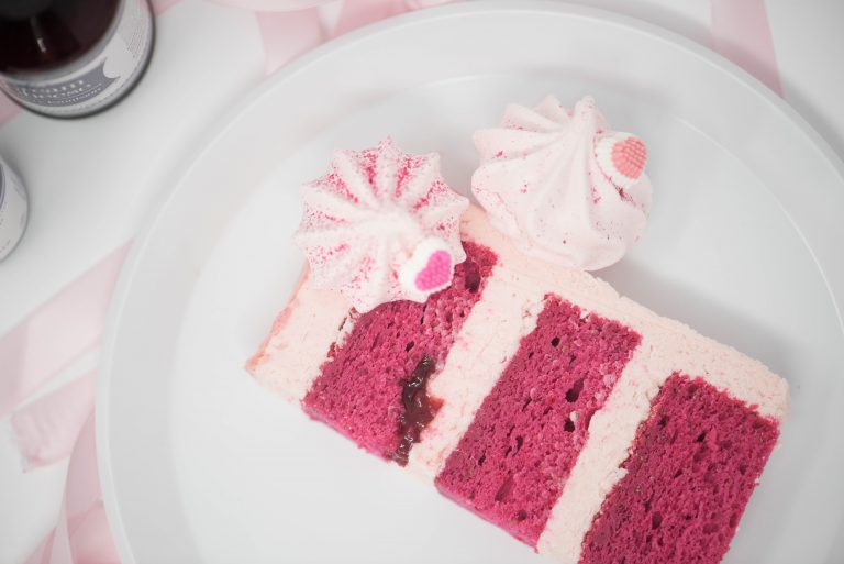 themonkeygirl's tweet photo. I really want to make this cake! #cake #bakingaddict #lorann https://t.co/Fhj2q8MLBM