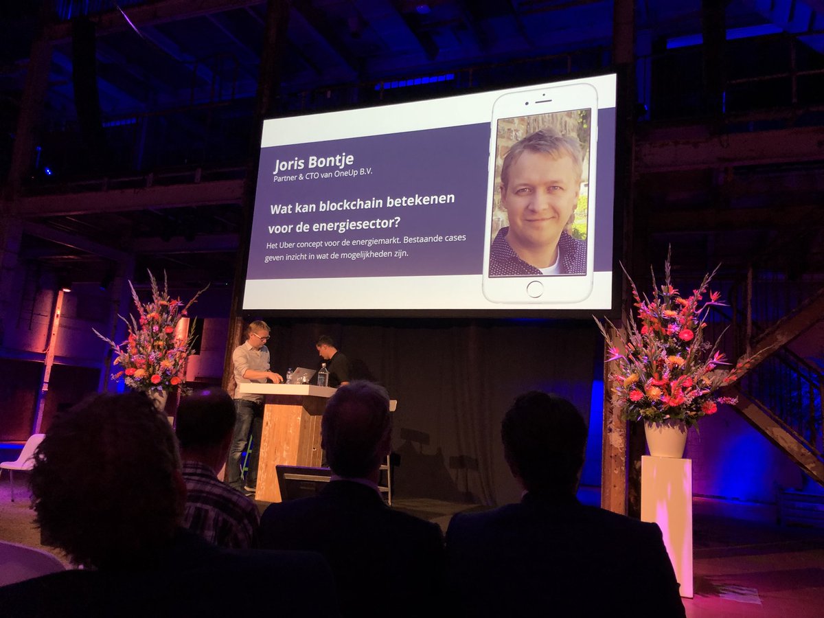 ColindadeBeer's tweet photo. @hoek_ronald van @AgroEnergy_NL stelt vragen over toepassing van (digitale) technologie in de tuinbouw en energie #Energy4T https://t.co/lGiN560tFz