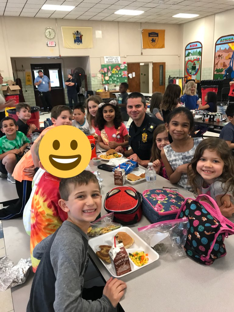 CGFirstGrade's tweet photo. Thank you @RandolphPD for joining us for lunch! 👮‍♂️ https://t.co/13JNEjaLhX