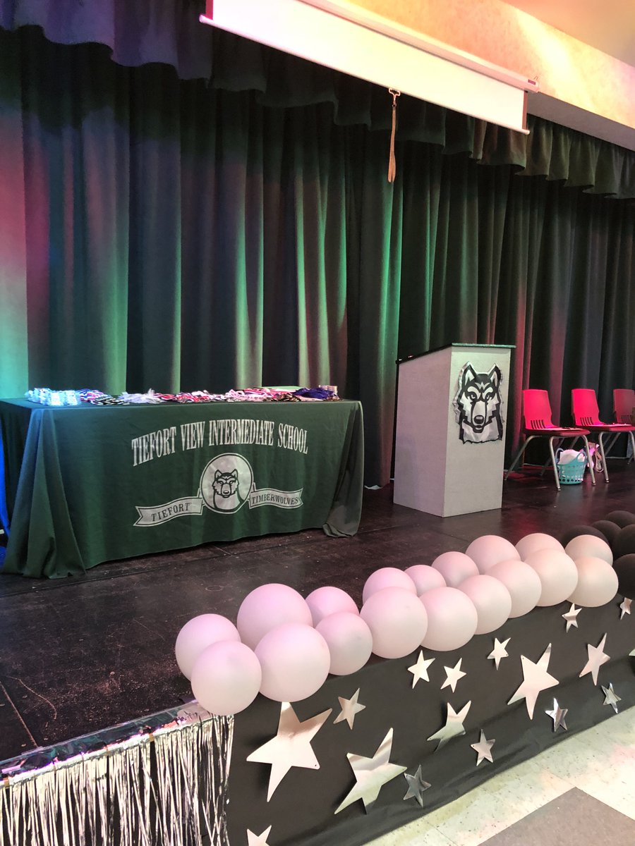 MrY_SVUSD's tweet photo. Getting ready for 5th grade promotion at Ft. Irwin Tiefort View this morning! Excited for these kids and their families! #timberwolfpride #SilverValleyUSD #silvervalleyway @jnajera_SVUSD @mlacey_SVUSD @military_family @NAFISschools https://t.co/xt7Q7pmsNS