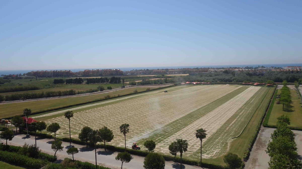 SantaMariaPoloC's tweet photo. Tareas de recebo en las canchas para su puesta a punto de cara al Torneo Internacional de Polo
@TorneoIntPol_EN @torneointerpolo https://t.co/umqSWhNFBa