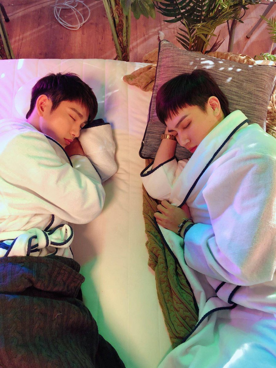 WithYou_YouU's tweet photo. 六周年快乐🍷
我们的JJP
晚安～
#6YearsWithJJProject https://t.co/nJJAPvHYRc