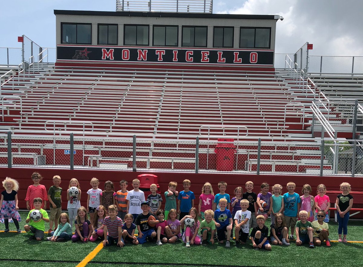 ISD882's tweet image. Eastview Education Center students got to take a special field trip Tuesday, taking advantage of the beautiful weather to head over to Memorial Stadium at MHS and explore the turf field! #OptOutside #MinnesotaSpring #MagicPride