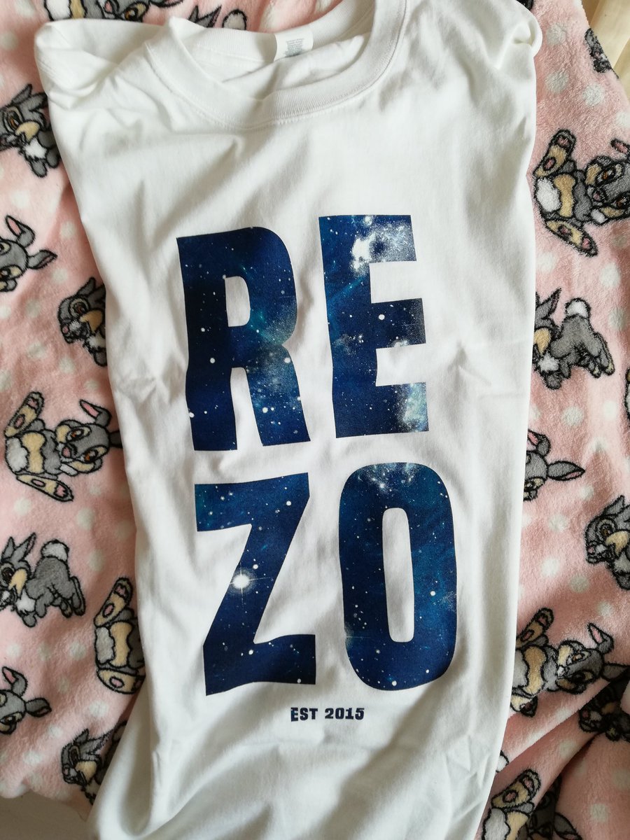Lizzy_NotMore's tweet photo. Bester 💪☀️ und die Sammlung wächst 😉 @rezomusik #merch https://t.co/ImeA16Wplr