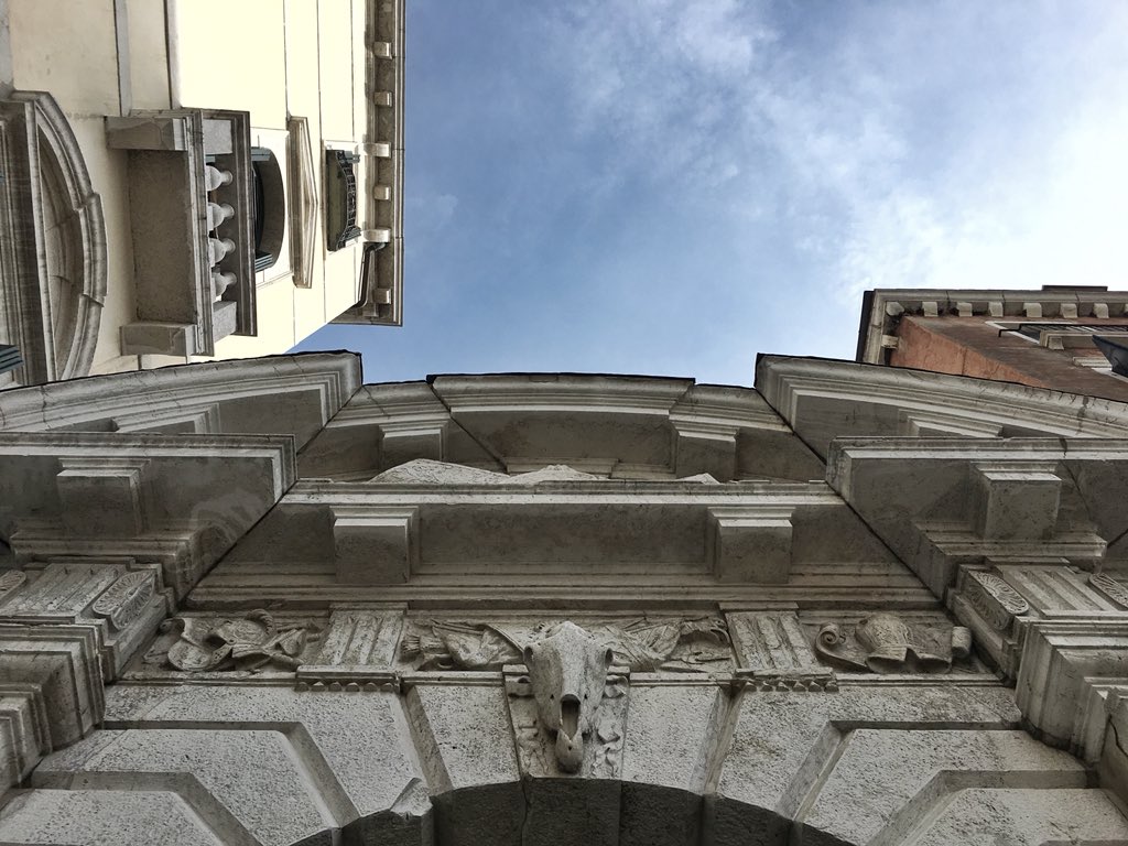 veneziadavivere's tweet image. Sta iniziando #DesignVe a Palazzo Morosini Gatterburg. #ValoreCultura di @GeneraliItalia sostiene l’arte per la crescita economica e sociale delle comunità con iniziative diffuse sul territorio. Per questo ora si parla di #Genagricola e Ca’ Corniani