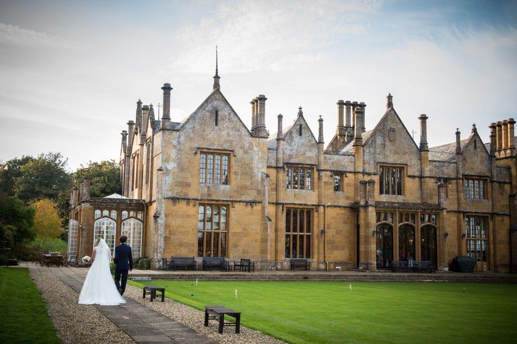 marrysomerset's tweet photo. How beautiful does #DillingtonHouse look from the back lawn. We still have some late availability dates for 2018 as well as a few more for 2019. Pop us a message and discover your dream wedding venue #countrywedding #weddingvenue #somersetweddingvenue https://t.co/jGfxvztHLb
