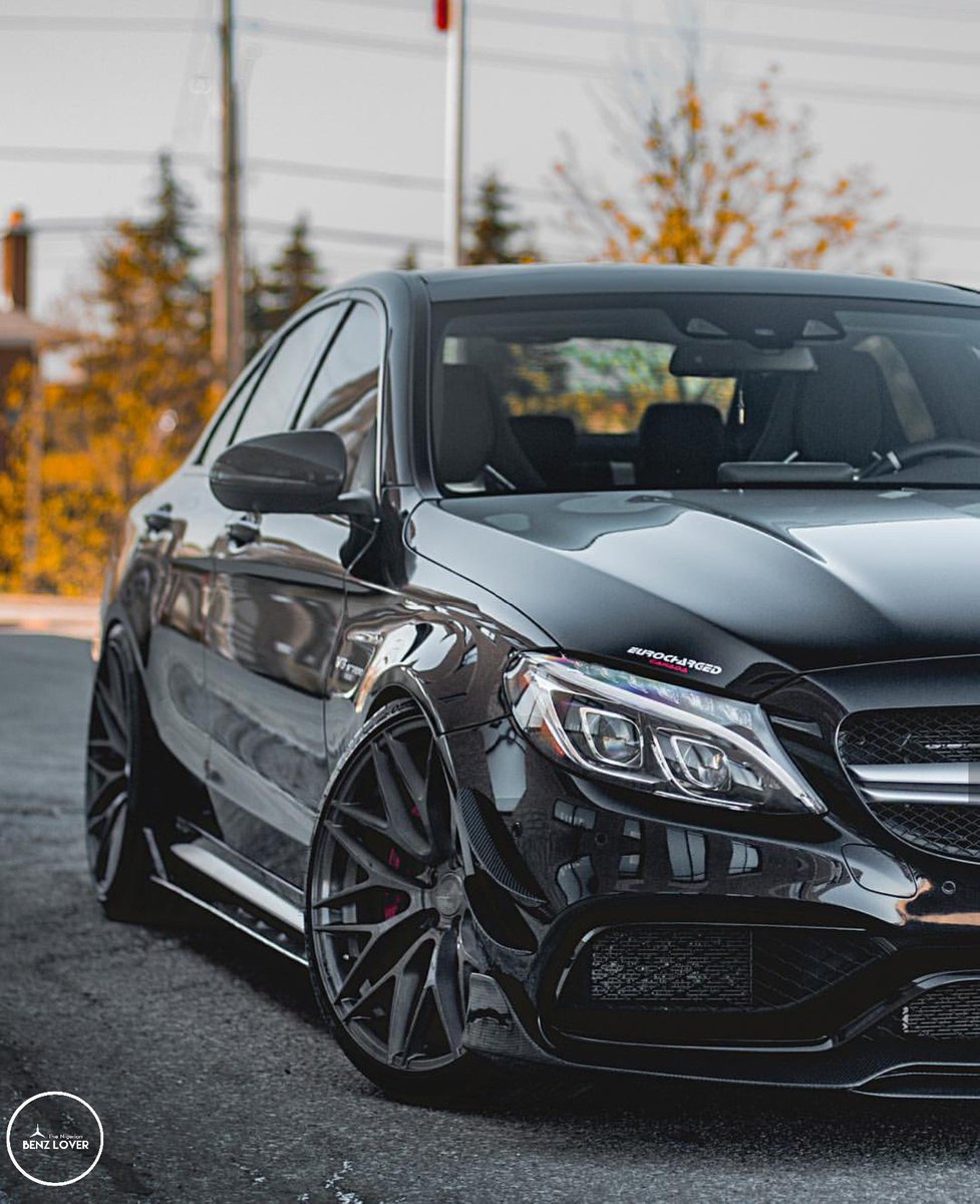 Benzlover_ng's tweet photo. Fine Something 
Stunner😍😍

#MercedesBenz 
#Mercedes 
#MercedesBenz 
#finebenztwitter
#WheelieWednesday 
#wheels https://t.co/M6Lo9EKPjo