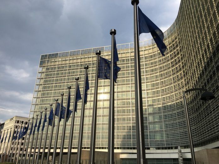 mesepermese's tweet photo. https://t.co/KcJHCZpqH5
L’Europa ci bacchetta (ancora), ma non ci boccia
Bruxelles: l’Italia deve continuare a ridurre il suo debito, il più altro dopo la Grecia #UE #governo #LegaM5S 
LEGGI LA NOTIZIA https://t.co/jiQsAnpI0I https://t.co/eB0T4YSxUE