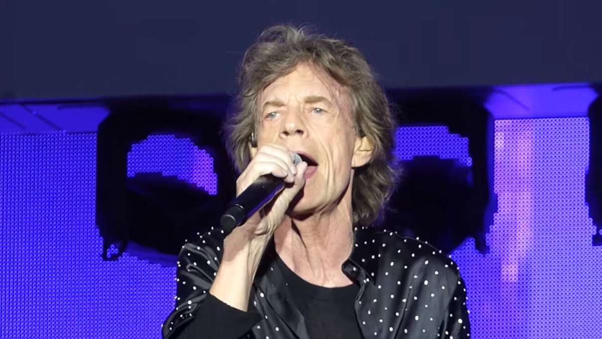 DerangedRadio's tweet image. #TheRollingStones Perform ‘#FoolToCry’ For 1st Time Since 1999 dlvr.it/QTrXmh