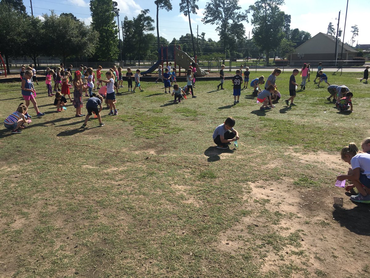 hancockkinder's tweet photo. K- goes on a “Treasure Hunt” @bearbranchelem https://t.co/GvhKBYLrSg
