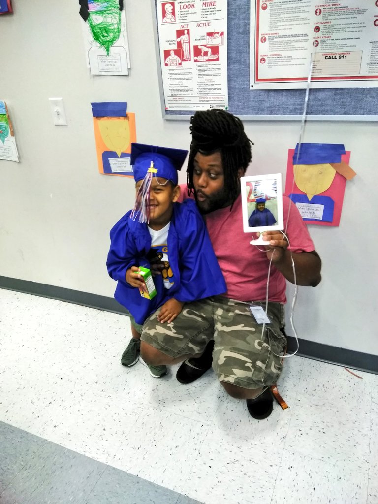 QuEEnLeXXo's tweet photo. My baby definitely walked across that stage. Here we come Kindergarten, So proud of you TB!!🤗😍 https://t.co/TDyDGd7uJA
