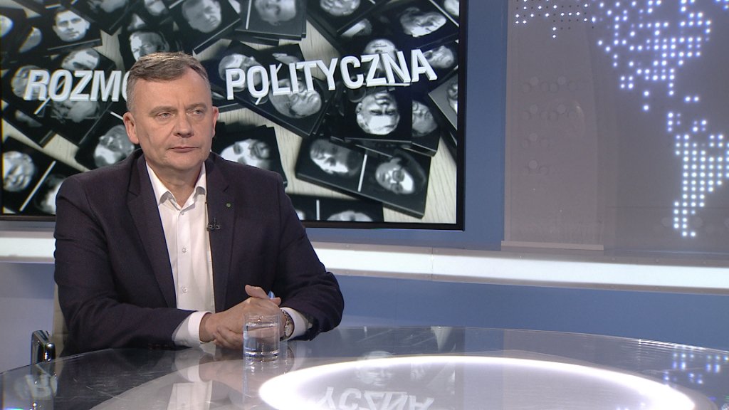 RozmowaP's tweet photo. @pawelbejda z @nowePSL: To jest słuszny protest. Zawsze powtarzam: złodziej przez wieś idzie tylko raz. Ci mieszkańcy są mądrymi ludźmi. Jeśli jadą do ministra rolnictwa i słyszą banialuki, że nie ma narzędzi, to mają poczucie, że ktoś ich oszukał...  #PiS #rolnictwo #protest https://t.co/3bnV5Yw94H