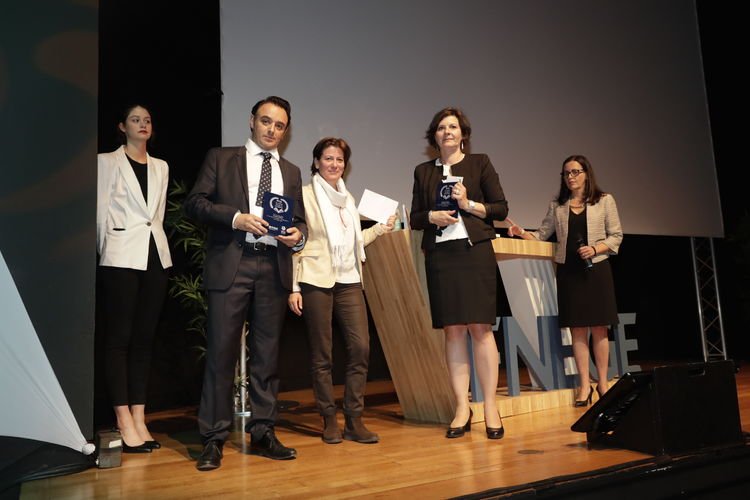 ActuFNEGE's tweet photo. Le prix du Meilleur Essai en management est remis cette année à Christelle Camman et Laurent Livolsi pour leur ouvrage « La logistique : une affaire d’Etat ? » ! Bravo à eux ! #Management2018 https://t.co/6biuD17J7a