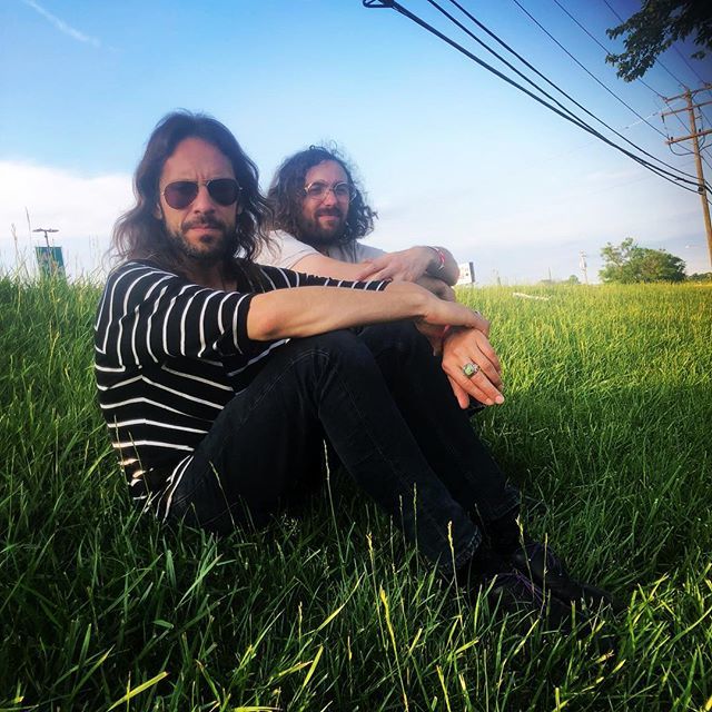 New York we’re looking at you...with ❤️! Off to Boston for more golden times. Go to @mattcostamusic to dig into MC’s nu Santa Rosa Fangs, truly a magical record.
📸by <a href="/cormann/">Cory Mann</a>