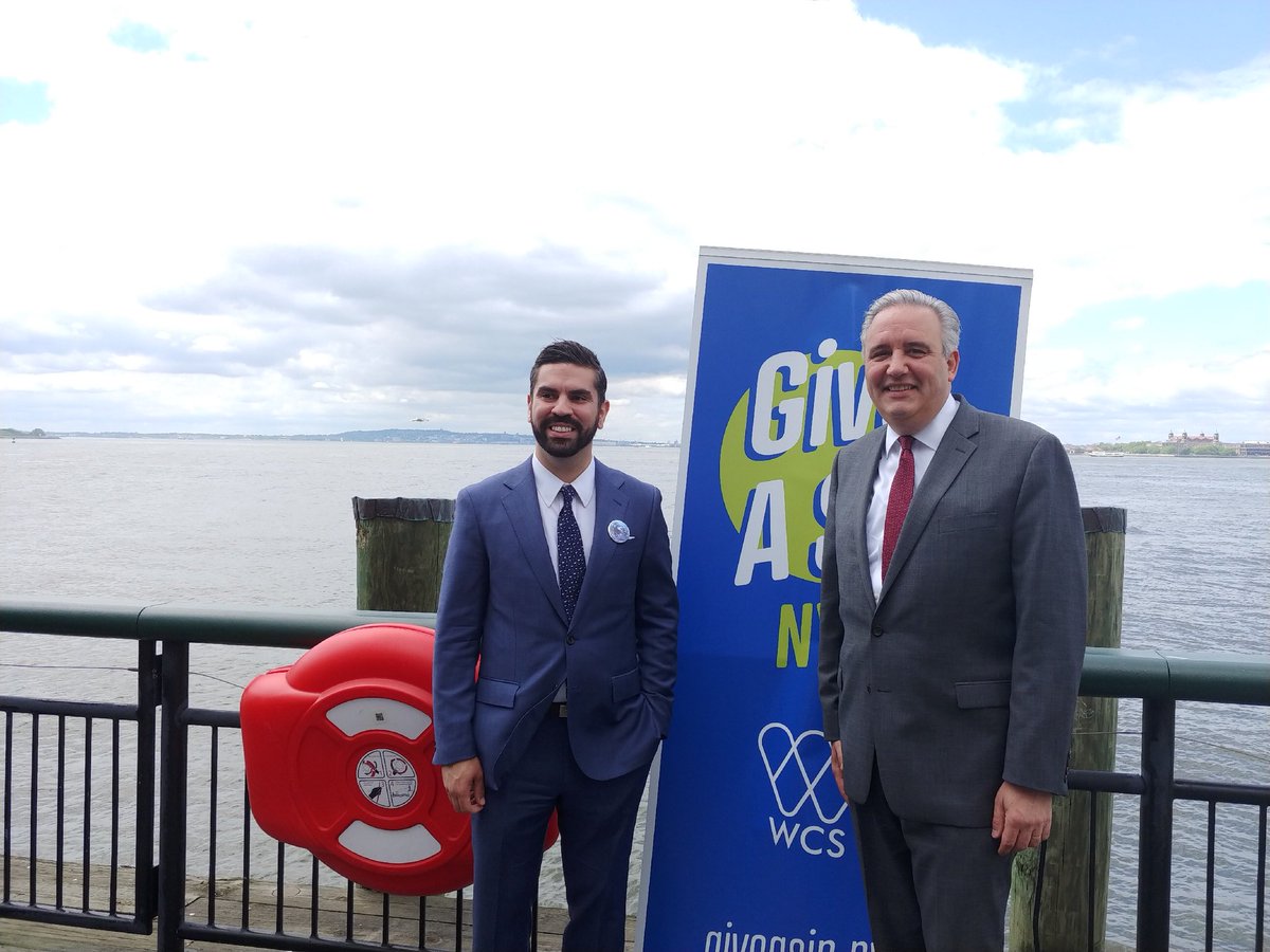 WCSNewsroom's tweet photo. Leading the fight to rid New York City of single-use plastic straws: NYC Council Member Rafael Espinal and @TheWCS Executive Vice President for Public Affairs John Calvelli. #GiveASip #PassOnPlastic #plastic #straws #pollution #plasticpollution #conservation #marinemammal https://t.co/Z2GB3yAsk1