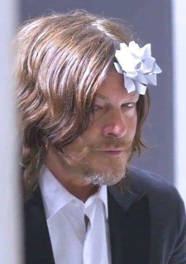 DCarsil26's tweet photo. ¿Qué tal este regalito Mel? #TheWalkingDead #TWDFamily #Melissamcbride #normannreedus #mcreedus @wwwbigbaldhead @mcbridemelissa https://t.co/Lt2FiREhuH