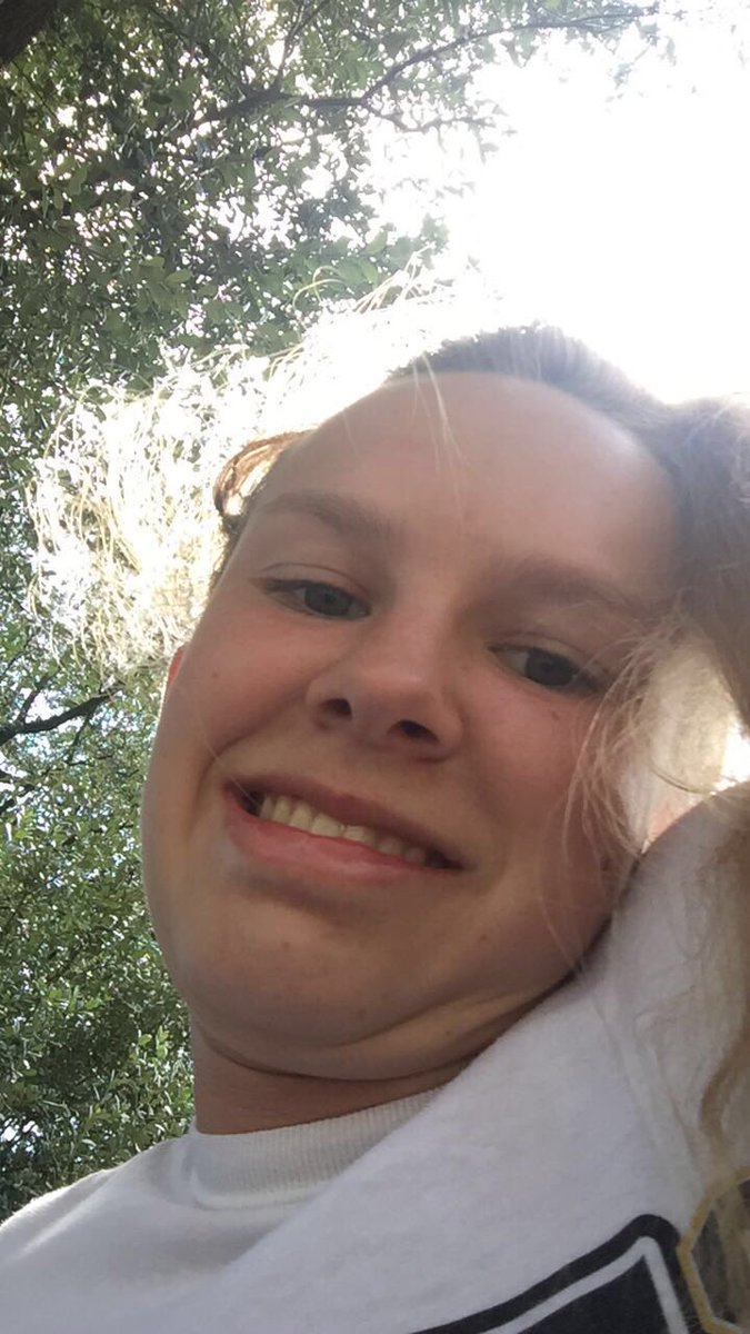 GracenWalker's tweet photo. happy happy 18th birthday to one of my favorite humans!!🎉🤩 soo thankful for your sense of humor and our endless laughs. hope it’s the best one yet!!🤪 https://t.co/I78QXJ8xBK